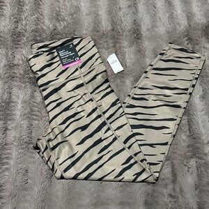 GAP Zebra-Stripe High-Rise Leggings in Black and Tan